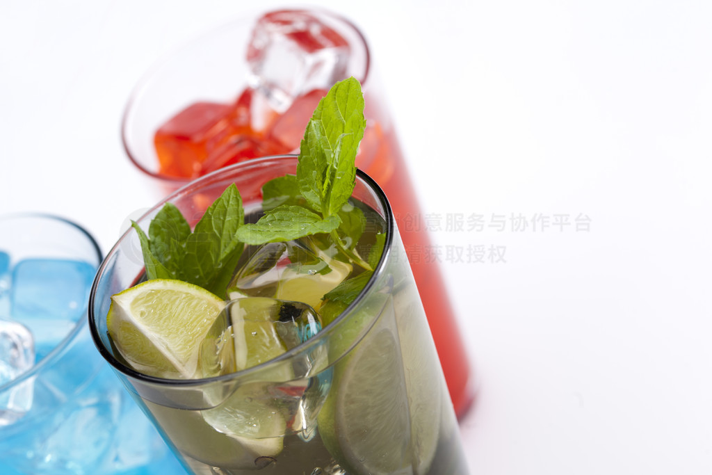 白泉映異彩 異域風(fēng)味酒飲的純粹美學(xué)